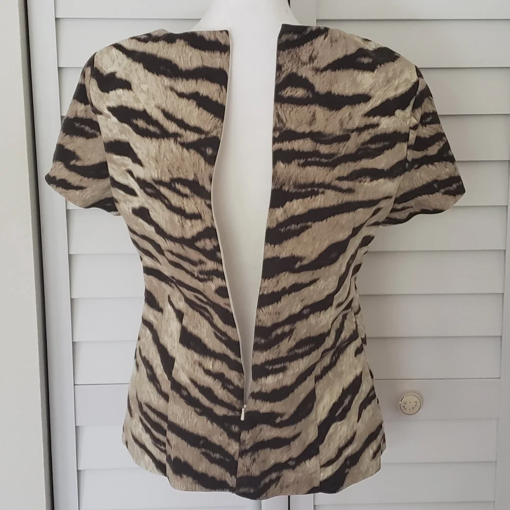 Michael Kors Women's Brown Tan Tiger Print Bluse Short Sleeves Size M - Picture 4 of 13